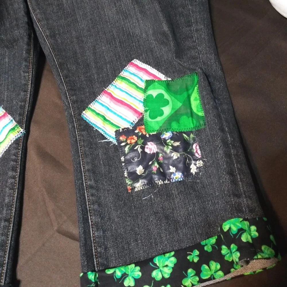 410 jeaniemade Size 12 Gap Patchwork Capris - Picture 2 of 4